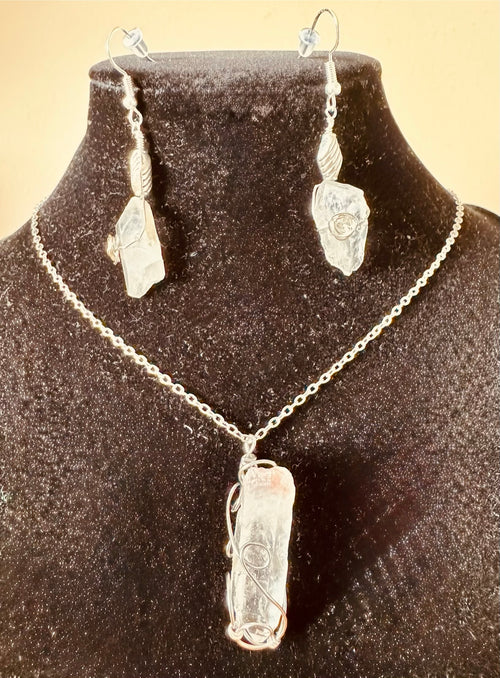 Amplifying Beauty Necklace and Earring Set image 0